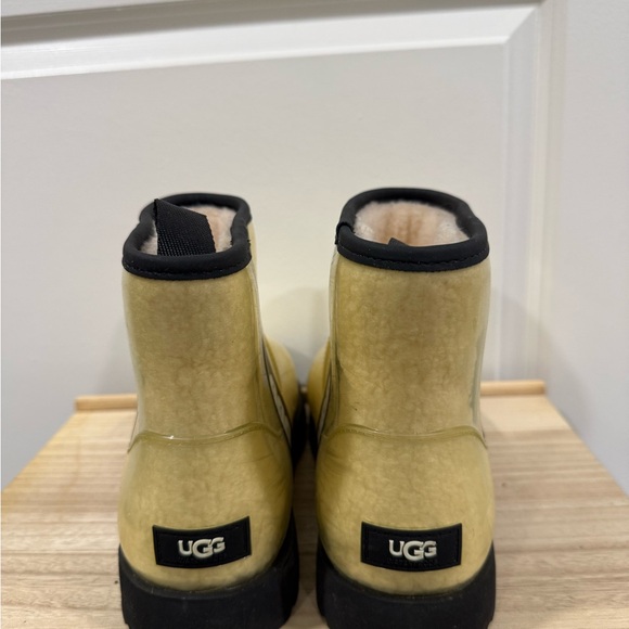 UGG Women’s Waterproof Ankle Boots Shearling Lined Clear Size 11 - Picture 4 of 8